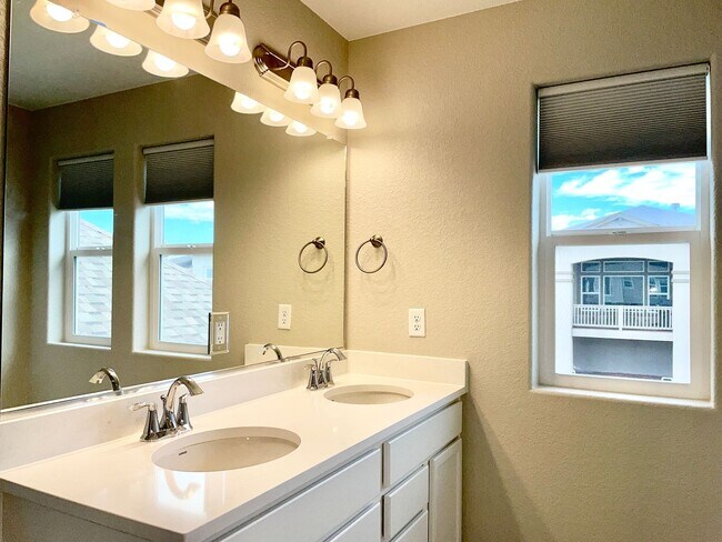 Building Photo - Built in 2021- Stunning 5 Bedroom 4 bath H...