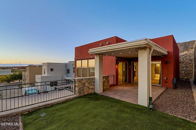 Building Photo - 4016 Camelot Heights Dr
