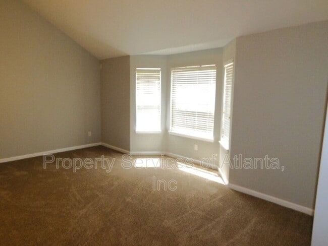 Building Photo - 5147 Round Table Dr
