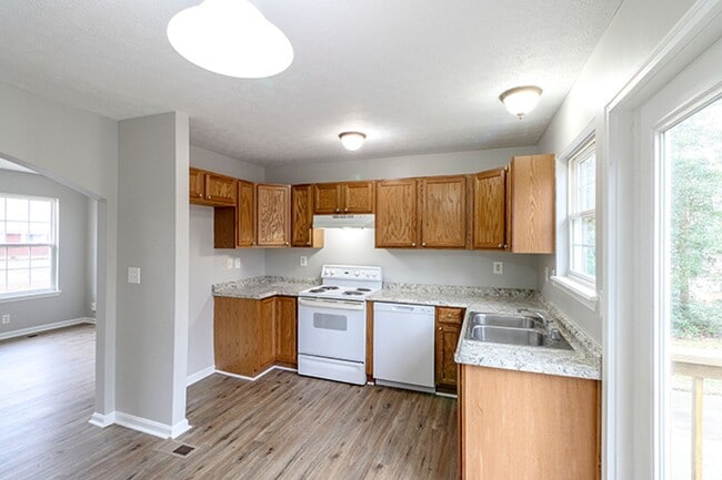 Building Photo - Newly updated 3 bedroom and 2 bath Cape Cod