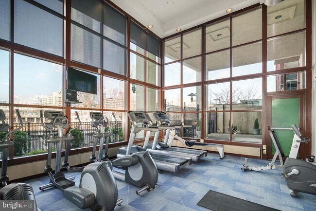 Building Photo - 2429 Locust St