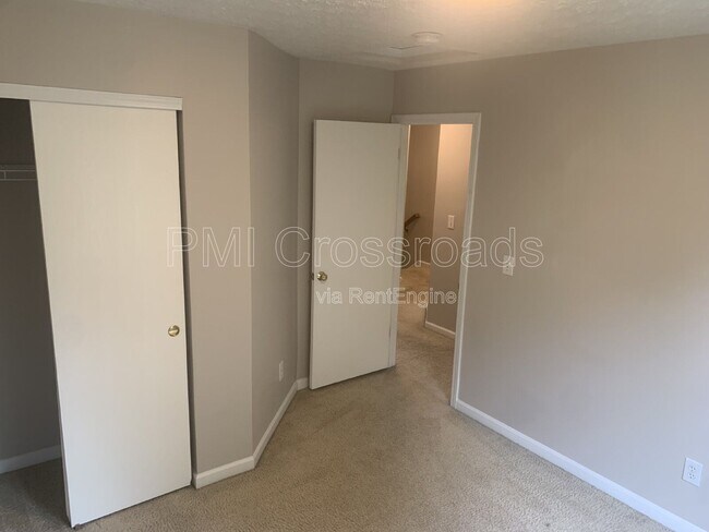 Building Photo - 8620 Olenbrook Dr