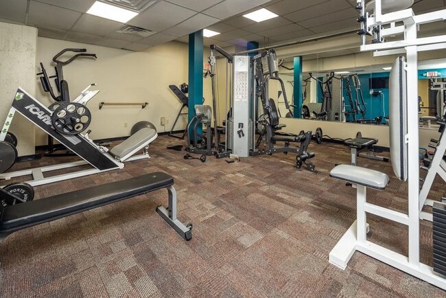 Building Photo - INCLUDES GARAGE PARKING AND INDOOR POOL! 1 BR/1 BA Downtown Memphis Condo in the Historic Claridg...