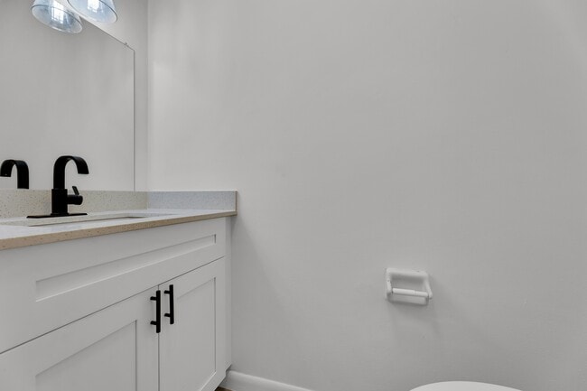 Building Photo - 904 Banks Rd