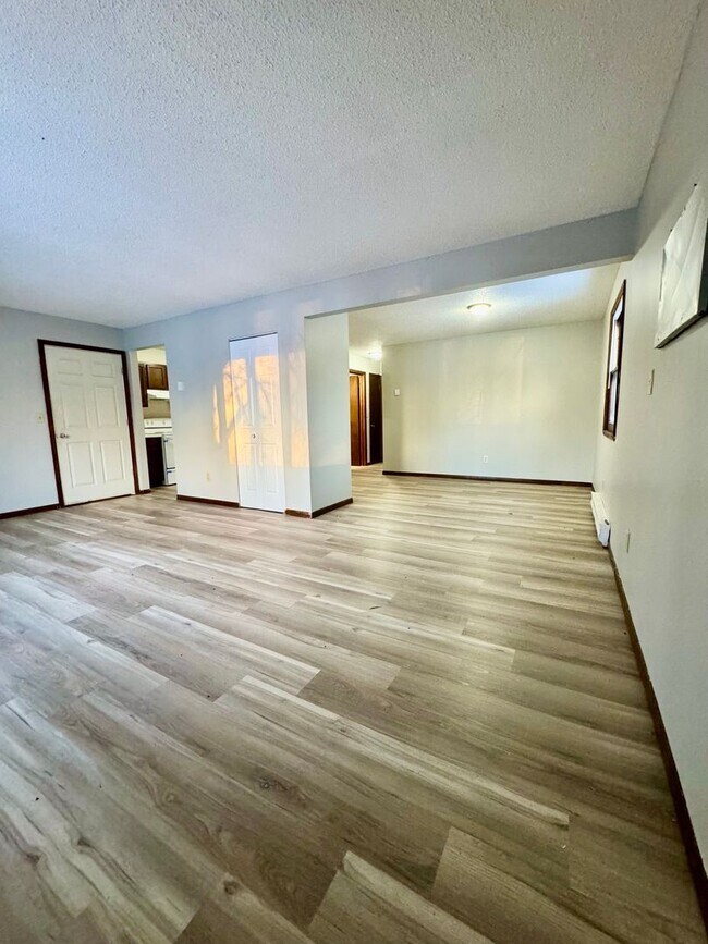 Building Photo - Updated 2 Bedrooms - Leonard North Dakota Rental