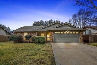 Building Photo - 324 Sioux St