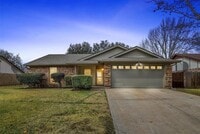 Building Photo - 324 Sioux St