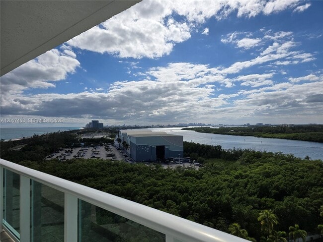Building Photo - 100 Bayview Dr
