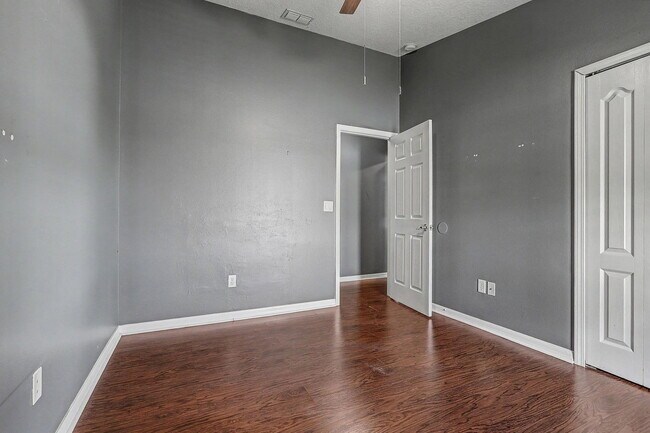 Building Photo - 30936 Baclan Dr