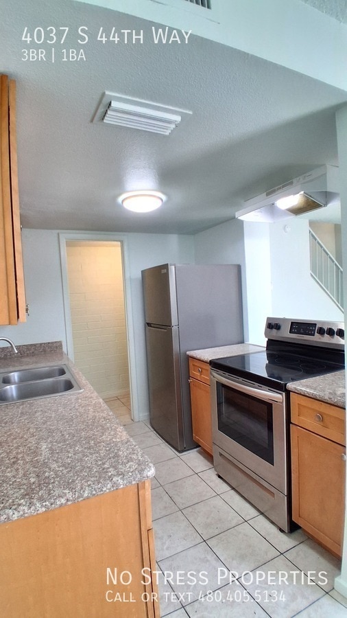 Building Photo - 4037 S 44th Way
