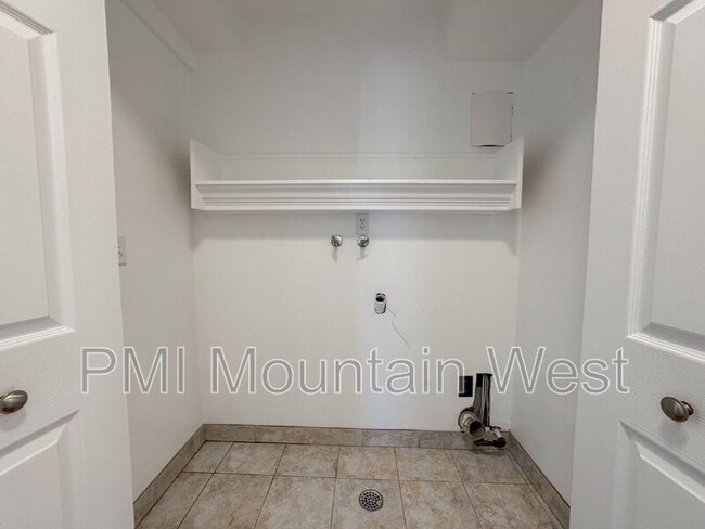 Building Photo - 499 N 200 W