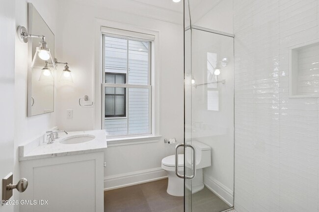 Building Photo - 25 Woodland Dr