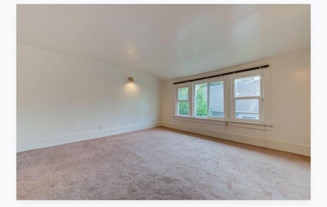 Building Photo - 8 bedroom in Seattle WA 98105