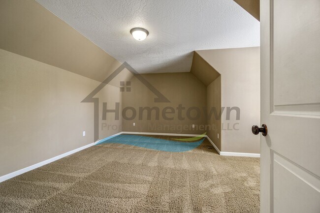 Building Photo - 3 Bedroom 3 Bathroom Home with Attached 2 Car Garage Available in Coeur d'Alene!