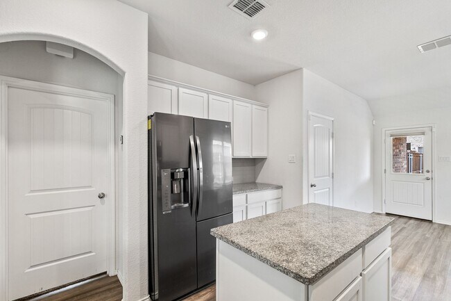 Building Photo - Great 4 Bdrm 2 Bath Home in Aubrey Tx