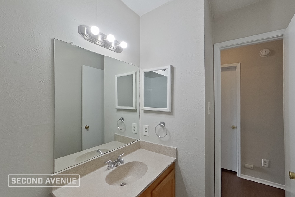 Building Photo - 9124 Pinehaven Dr