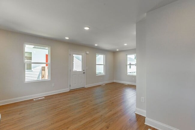 Building Photo - 2005 S Lyerly St