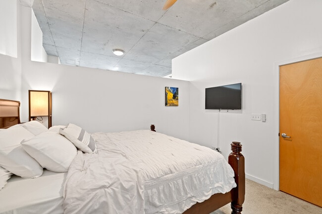 Building Photo - 1720 S Michigan Ave