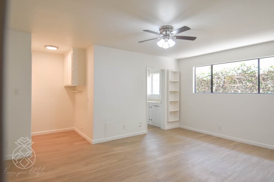 Building Photo - 2262 Fox Hills Dr