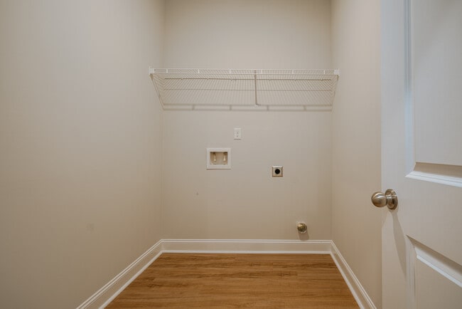 Building Photo - 106 Holland Dr