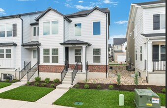 Building Photo - Pet-Friendly End-Unit Townhome in Lehi.