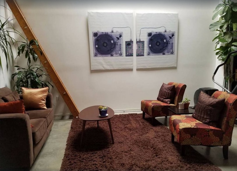 Second sitting area (space can be used for anything!) - 1924 Union St