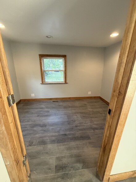 Building Photo - 240 Midway Ave