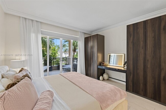 Building Photo - 19122 Fisher Island Dr