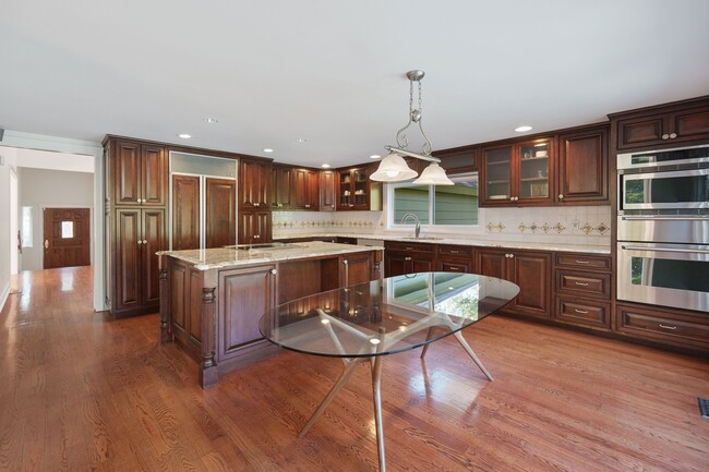 Building Photo - 388 Taconic Rd