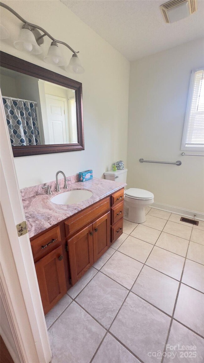 Building Photo - 5316 Oaktree Dr