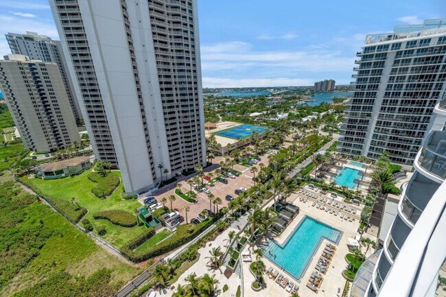 Building Photo - 3100 N Ocean Dr