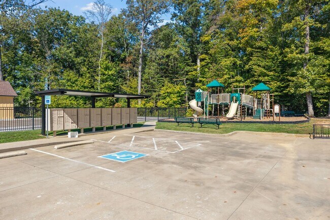 Building Photo - Pet Friendly Four Bedroom with Bonus!