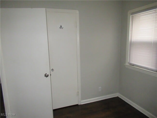 Building Photo - 18712 Parkmount Ave