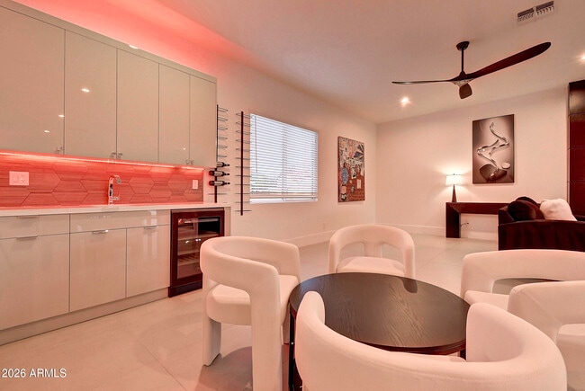 Building Photo - 6401 E Larkspur Dr