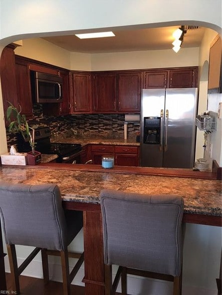 Kitchen - 1874 E Ocean View Ave