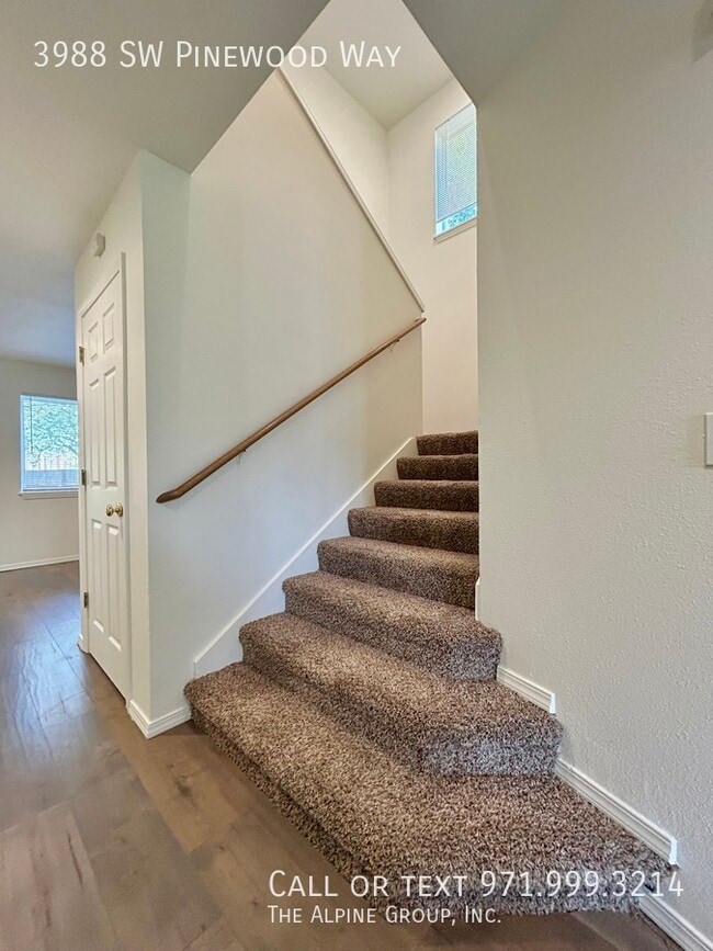 Building Photo - 3988 SW Pinewood Way