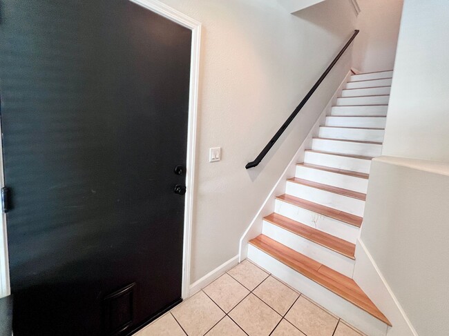Building Photo - $2,295 Herndon & Armstrong, 2 Bedroom Cond...