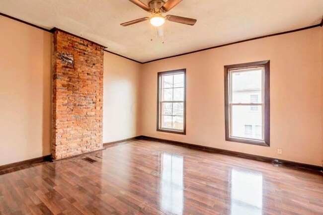 Building Photo - Beautifully Renovated Brick Home in East F...