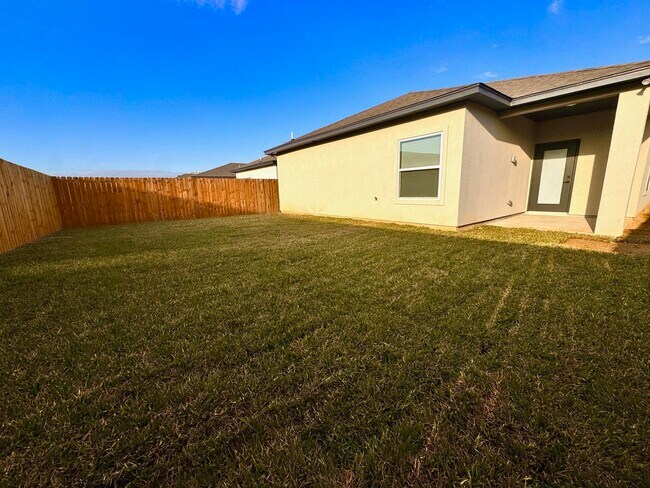 Building Photo - 1012 amezquita Dr