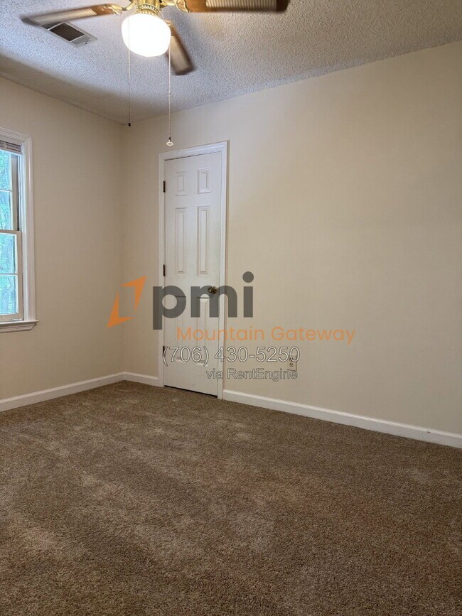 Building Photo - 82 Primrose Dr