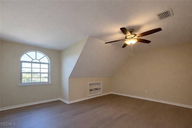 Building Photo - 3618 SW 2nd Ln