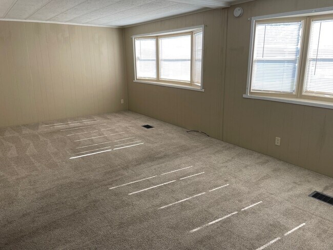 Building Photo - 3811 Midway Dr