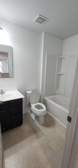 Building Photo - 612 Scribes Ln