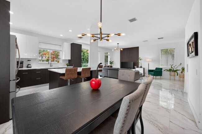 Building Photo - 1374 Canary Island Dr