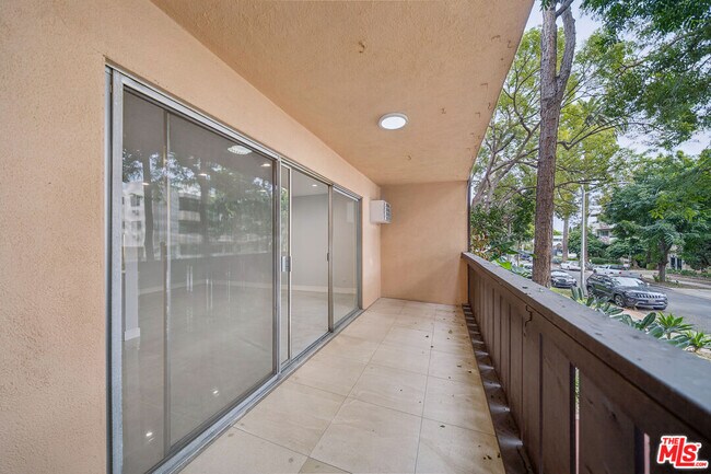 Building Photo - 7545 Hampton Ave