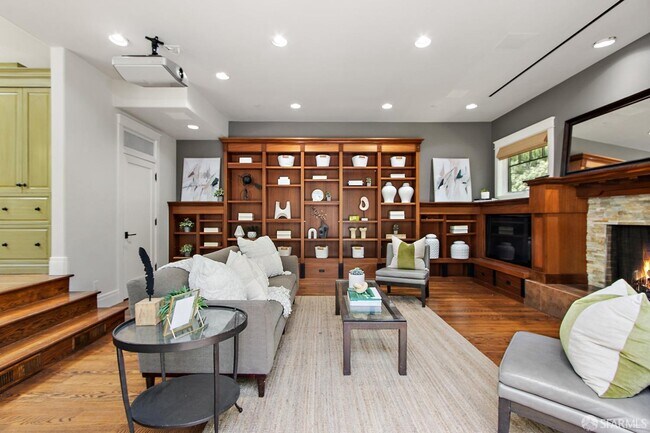 Building Photo - 2 Normandy Ln