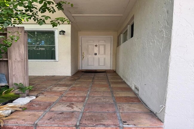 Building Photo - 8230 9th Ct