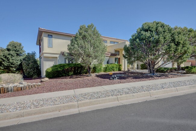 Building Photo - Stunning 4-Bedroom Albuquerque Foothill Ho...