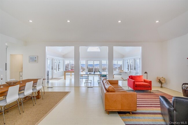 Building Photo - 159 Old Quaker Hill Rd