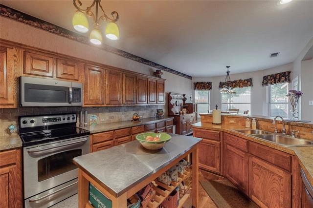 Building Photo - 1610 Lake Bluff Dr